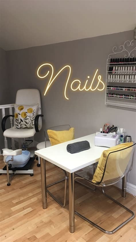 Manicure Studio Technician Emma